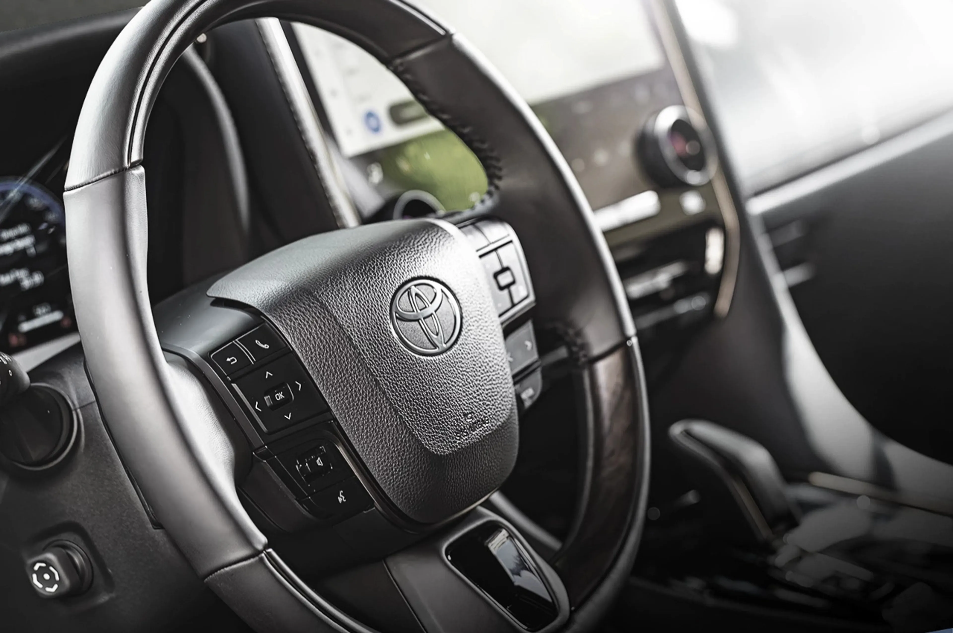 Toyota Alphard thumbnail 3