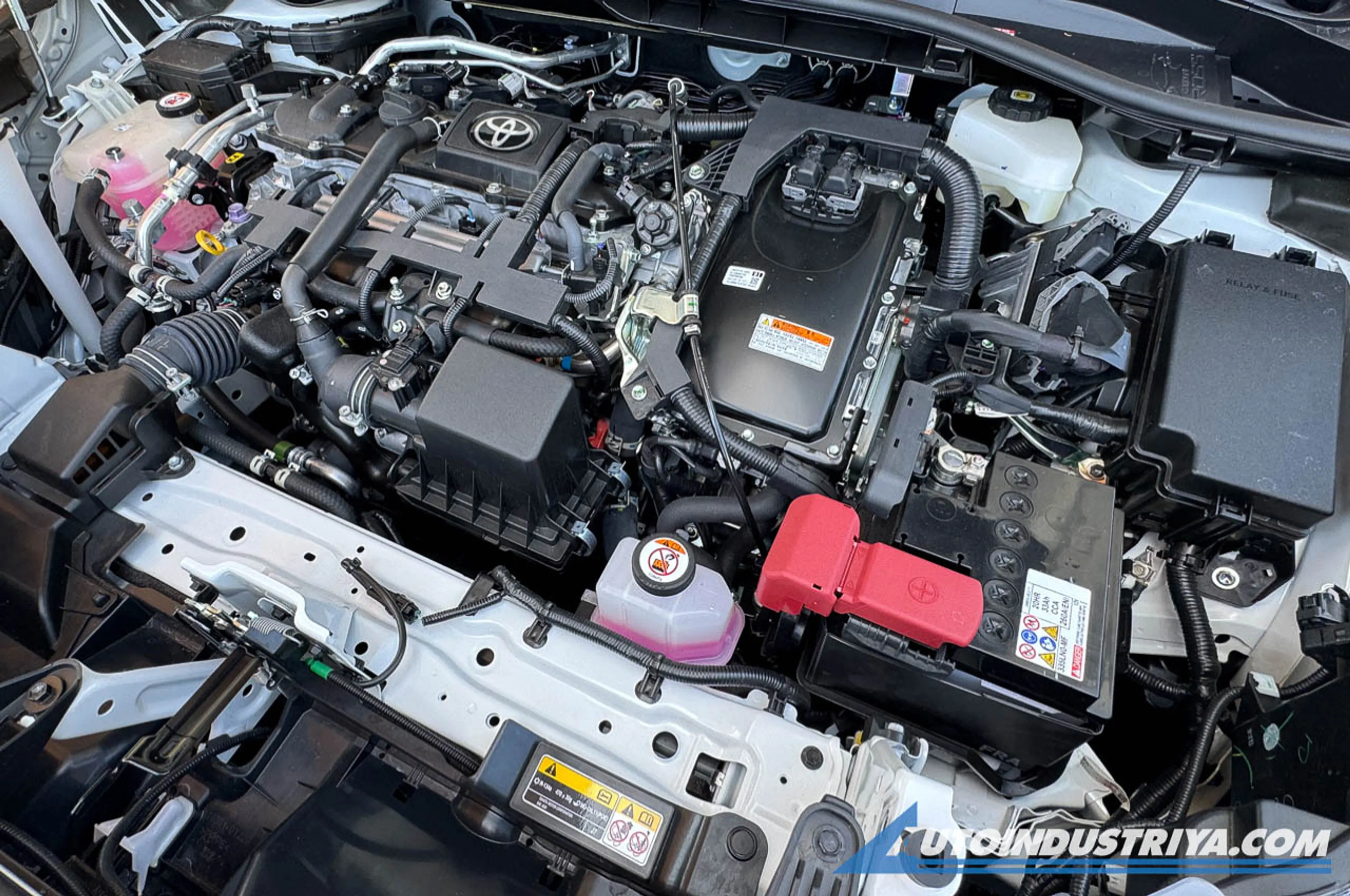 Toyota Corolla Cross thumbnail 4