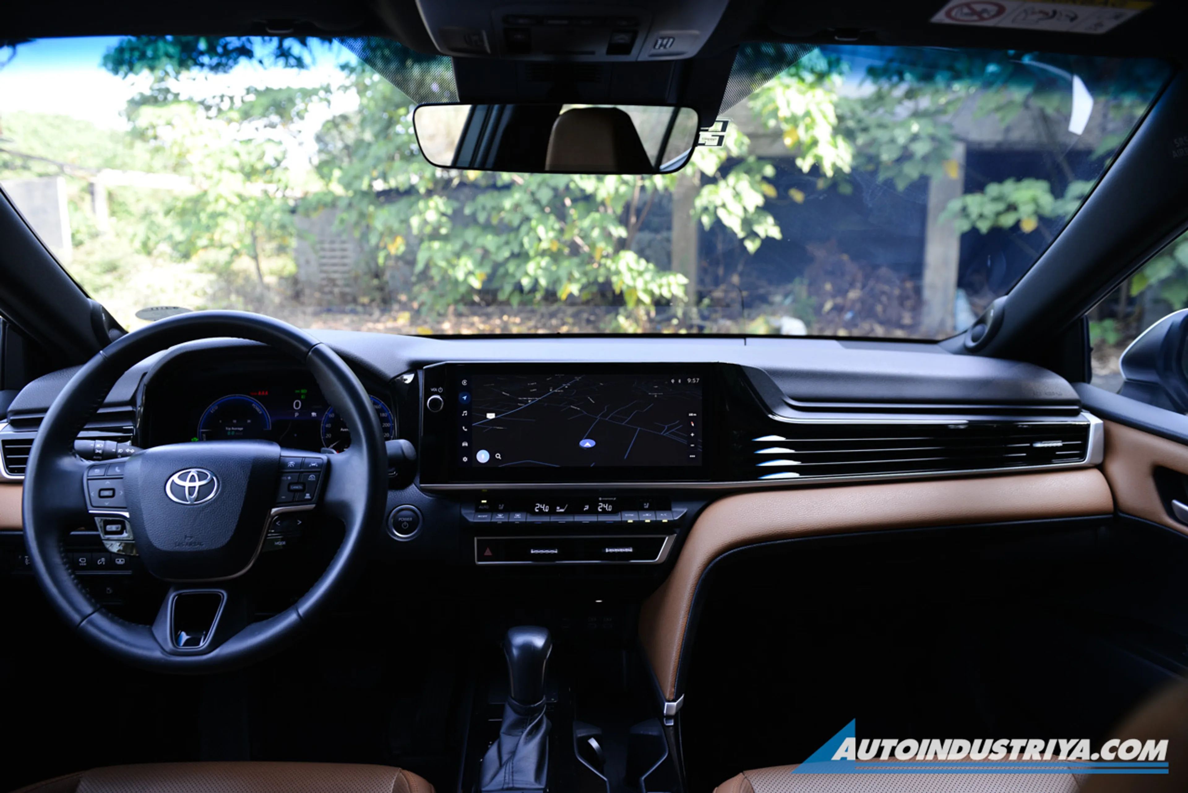 Toyota Camry thumbnail 3