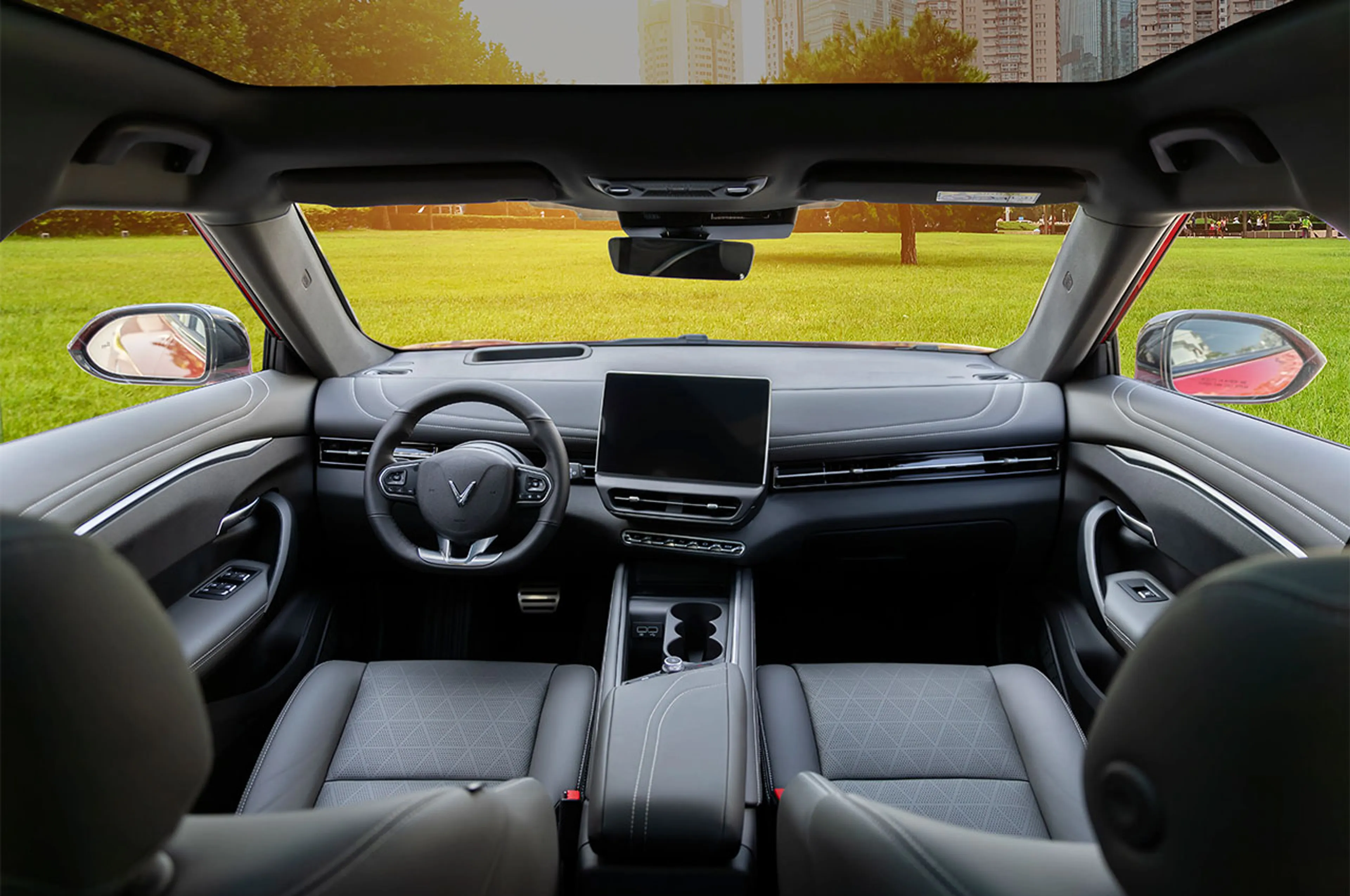 Vinfast VF 7 MPV thumbnail 3