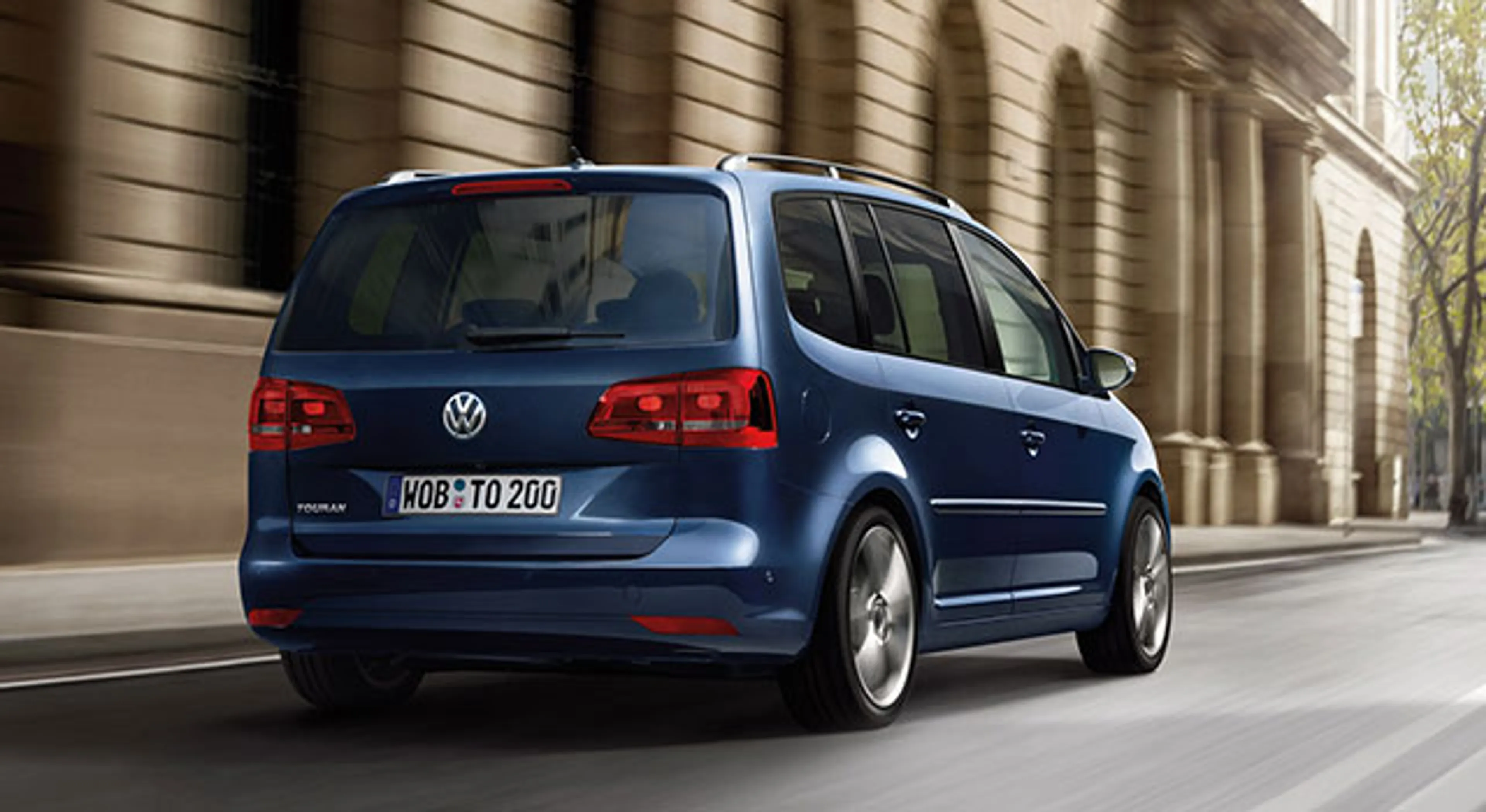 Volkswagen Touran thumbnail 2