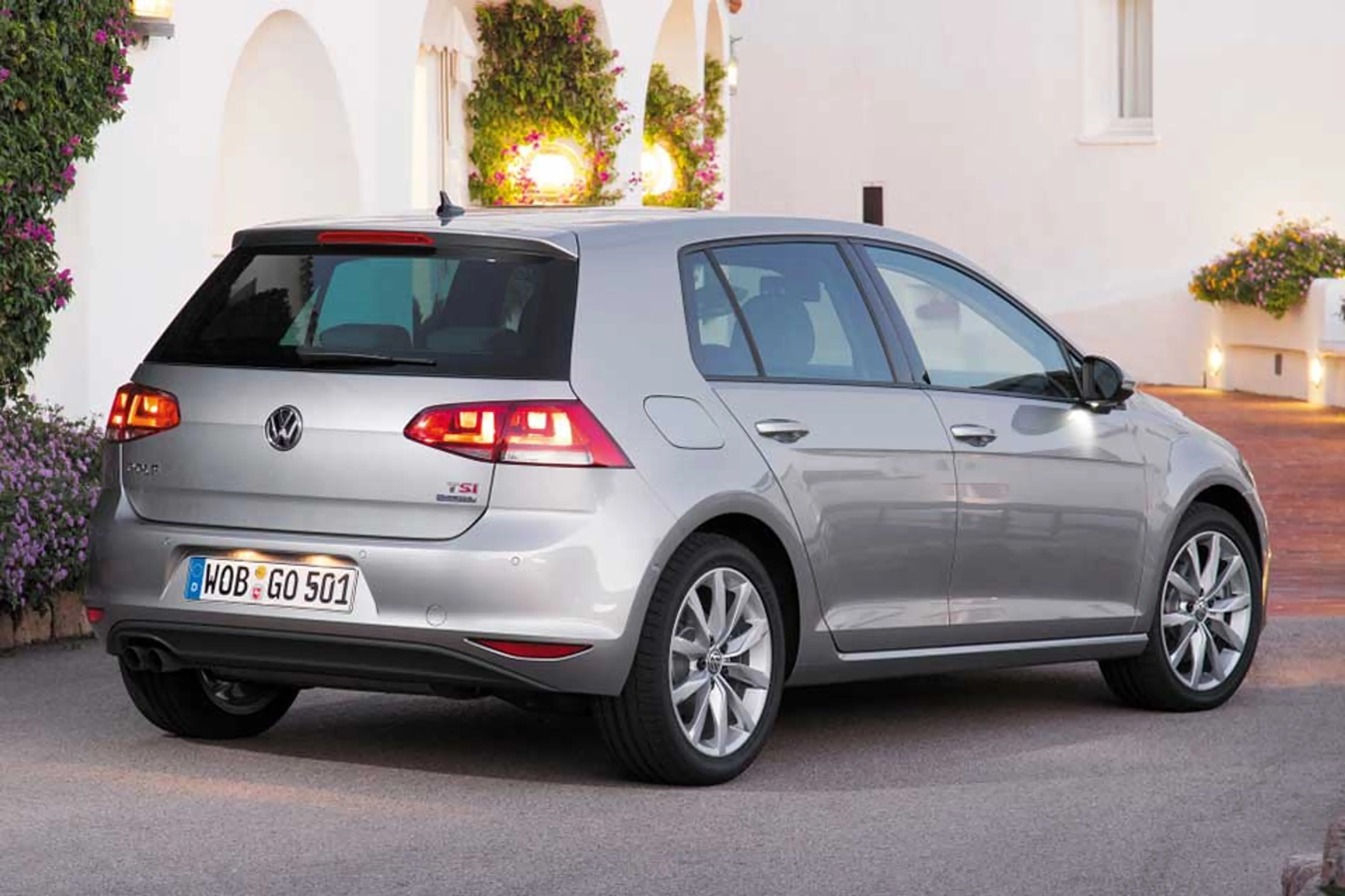 Volkswagen Golf thumbnail 2