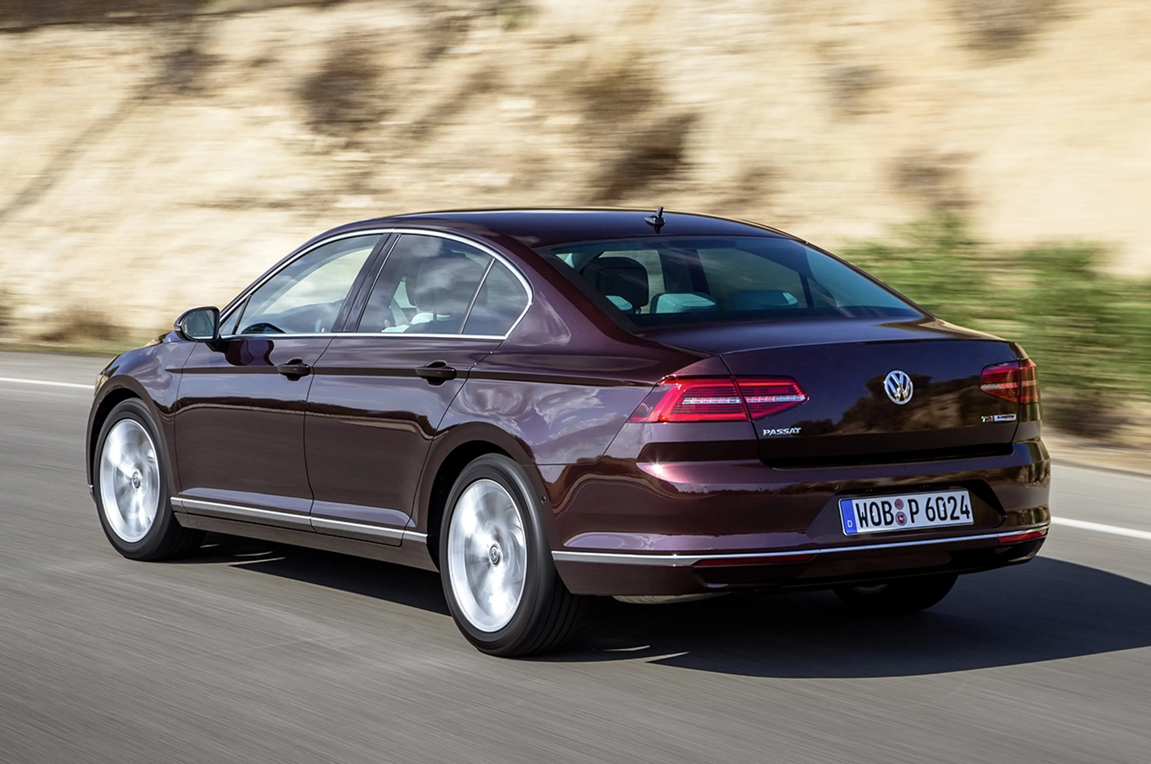 Volkswagen Passat thumbnail 2