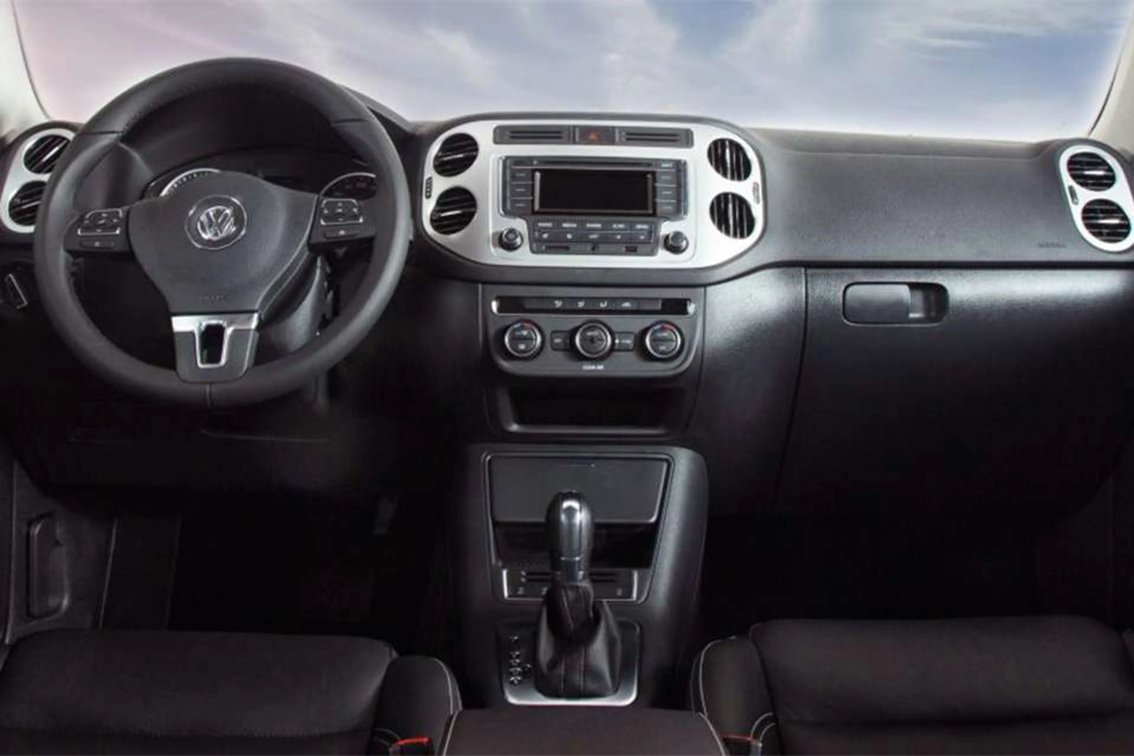 Volkswagen Tiguan LWB thumbnail 3