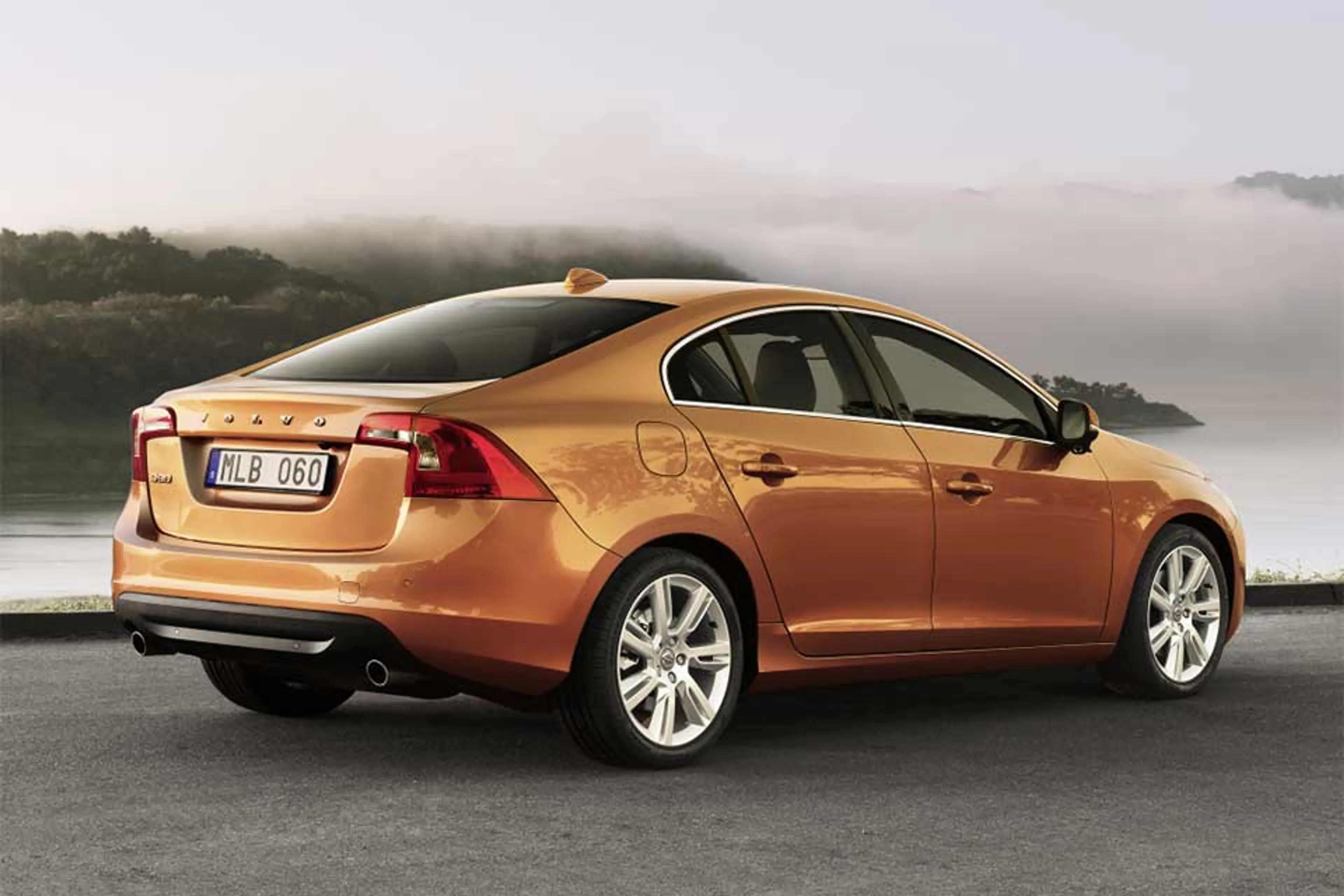 Volvo S60 thumbnail 2