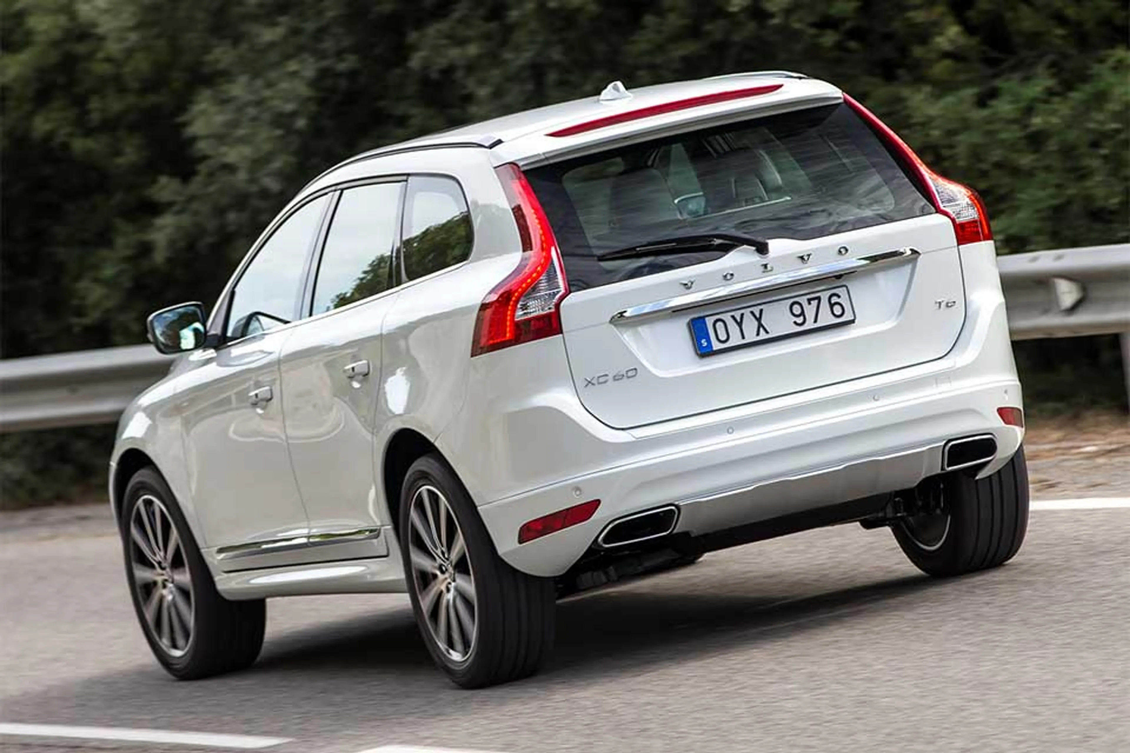 2016 Volvo XC60 T5 thumbnail 2