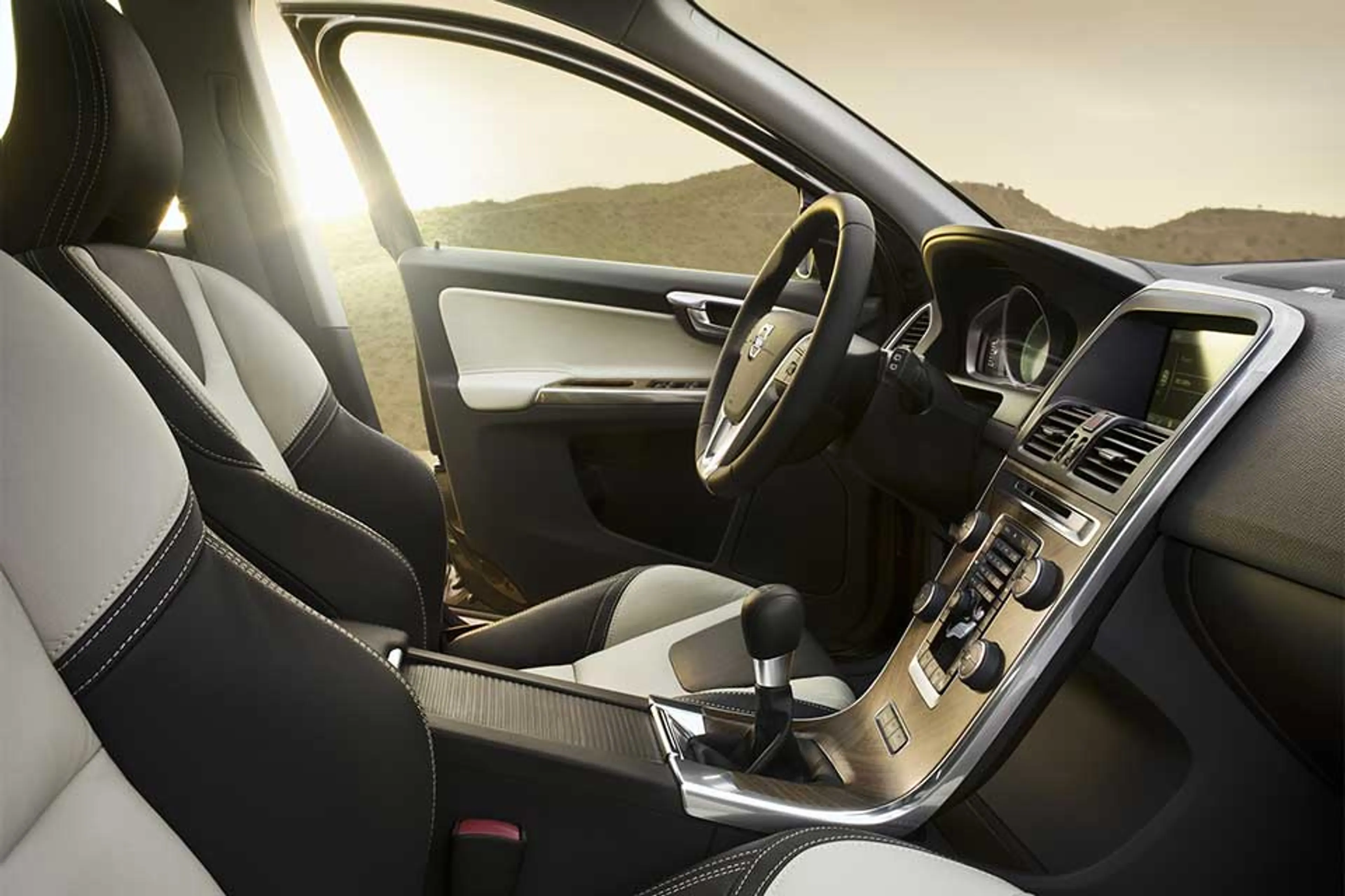 2016 Volvo XC60 T5 thumbnail 3