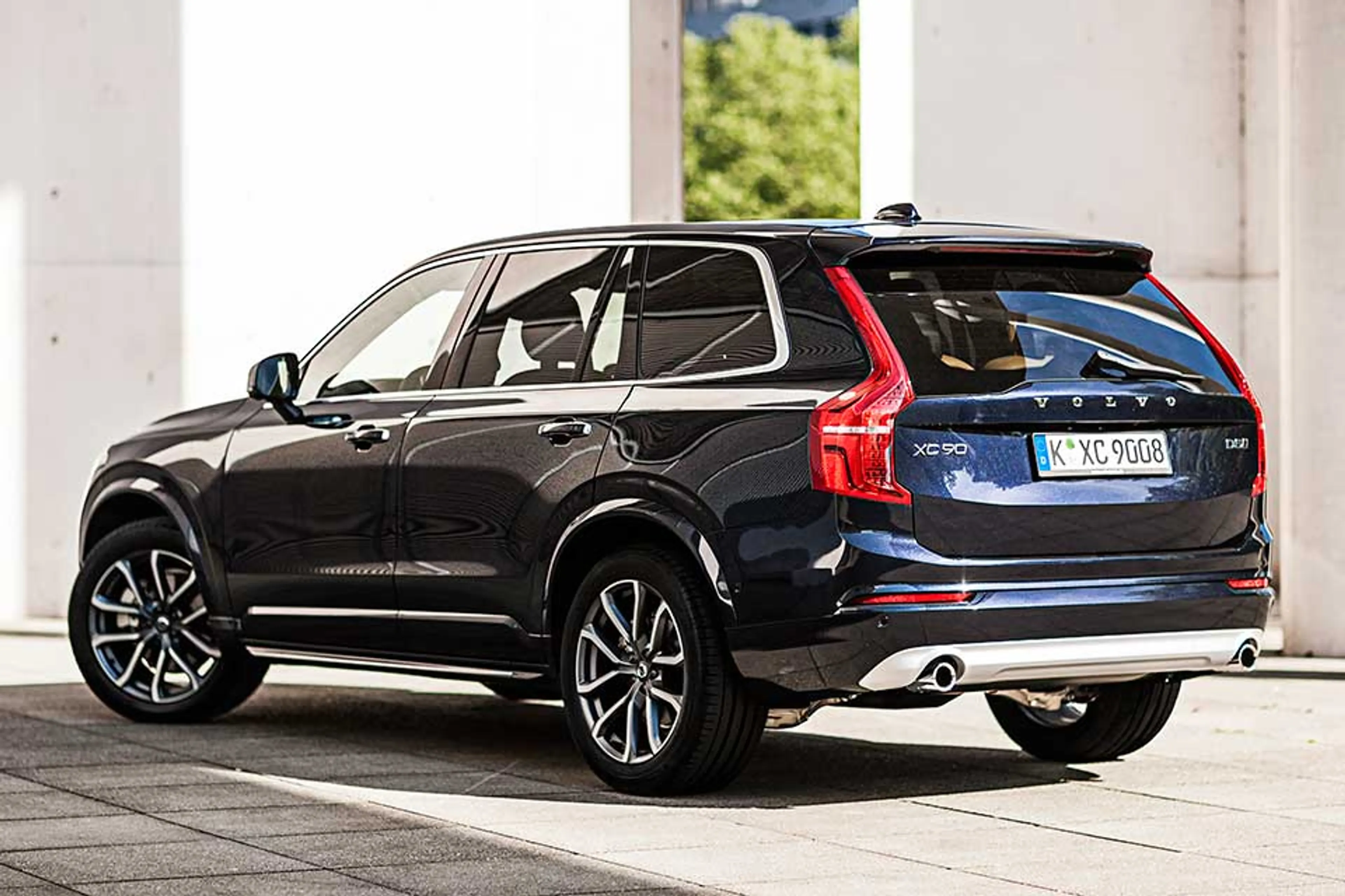 2016 Volvo XC90 D5 thumbnail 2