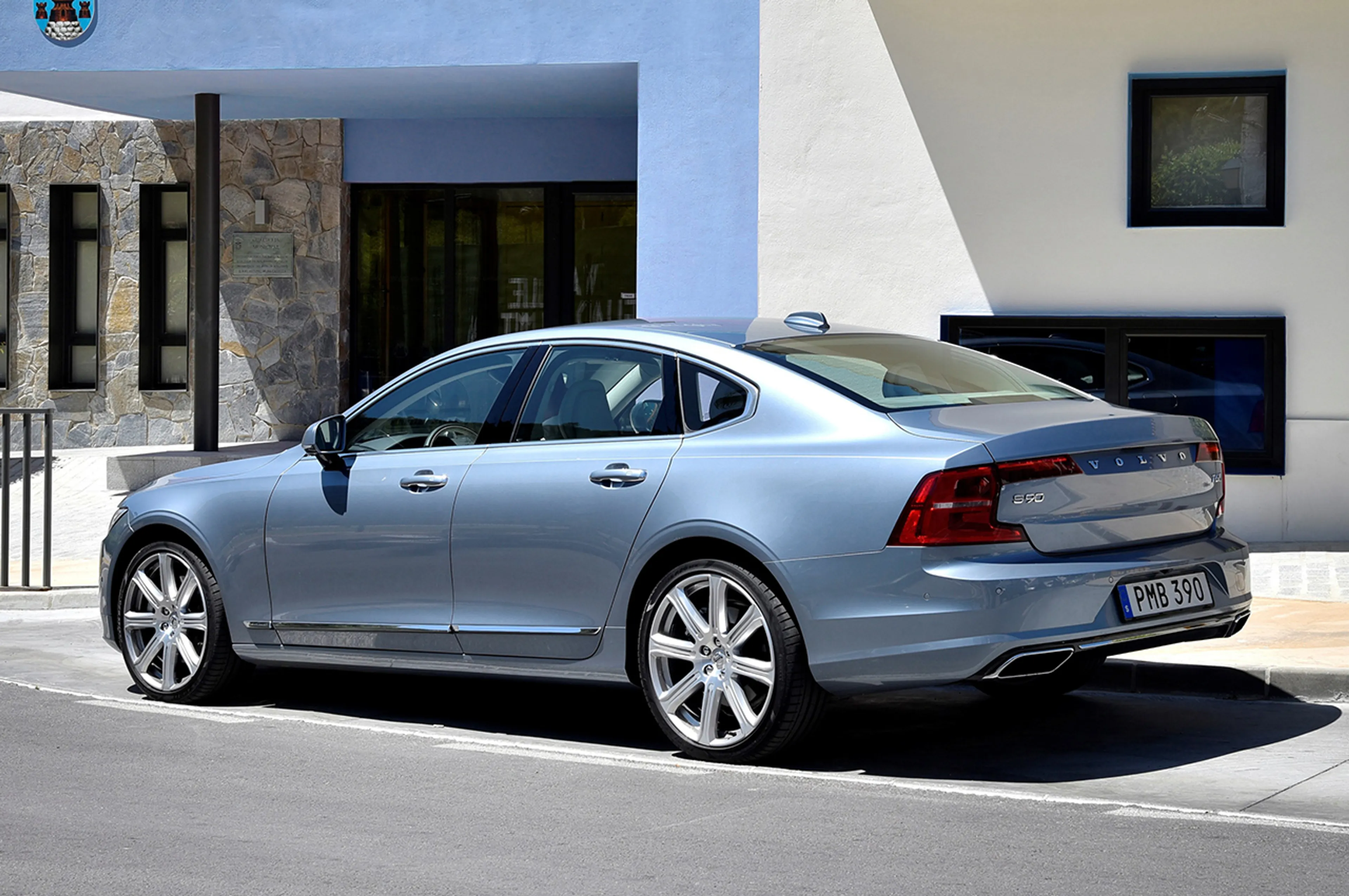 2017 Volvo S90 T5 thumbnail 2