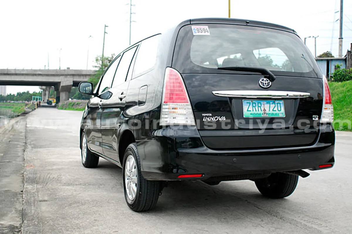 2009 Toyota Innova 2.5V | AutoIndustriya