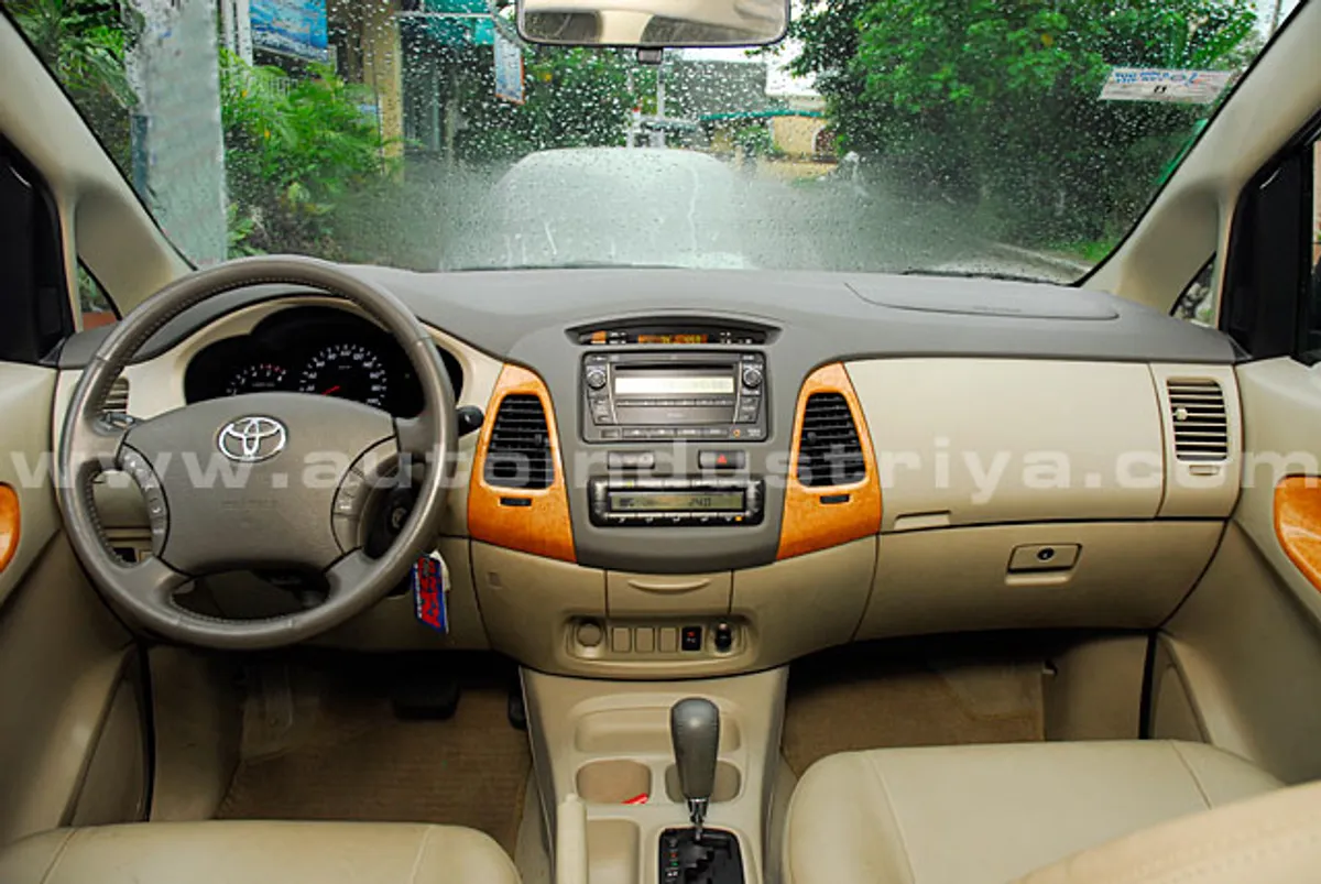 2009 Toyota Innova 2.5V | AutoIndustriya