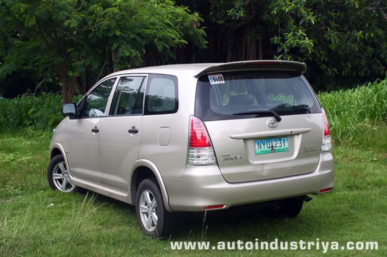2010 Toyota Innova SR | AutoIndustriya