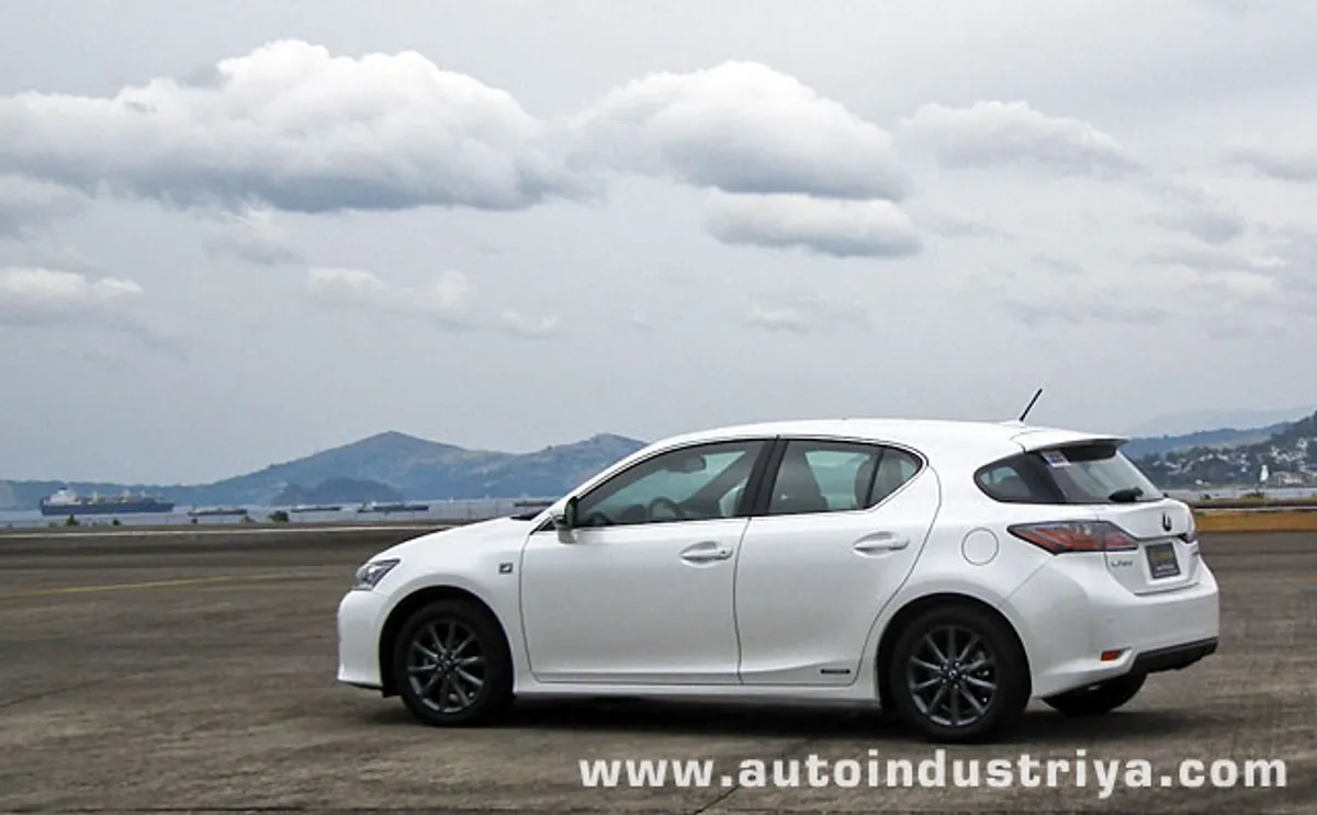 2011 Lexus CT200h F-Sport