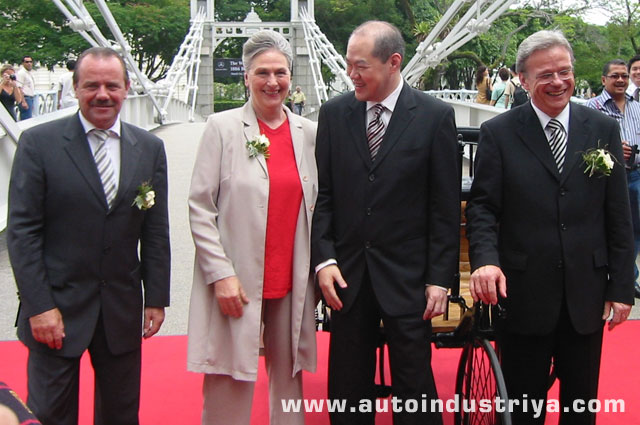 CATS Motors President Felix Ang meets with Jutta Benz, great-granddaughter of Carl Benz