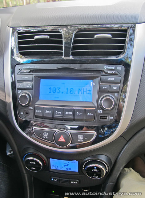 Center console - 2012 Hyundai Accent GLS Blue