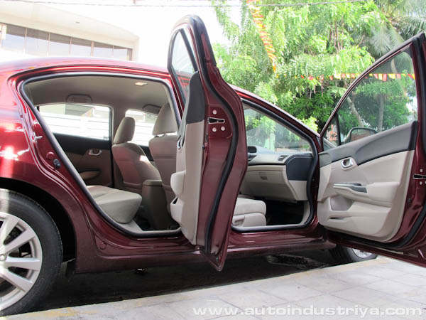 Leg room - 2012 Honda Civic 1.8 Exi
