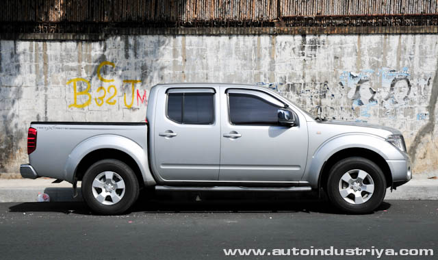 Side ? 2012 Nisan Frontier Navara 4x4 TechXtrem