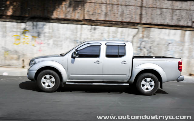 Side ? 2012 Nisan Frontier Navara 4x4 TechXtrem