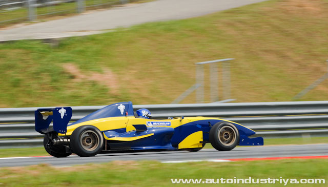 The Super Michelin Pilot Experience