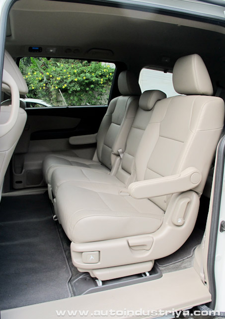 Leg room - 2012 Honda Odyssey 3.5L