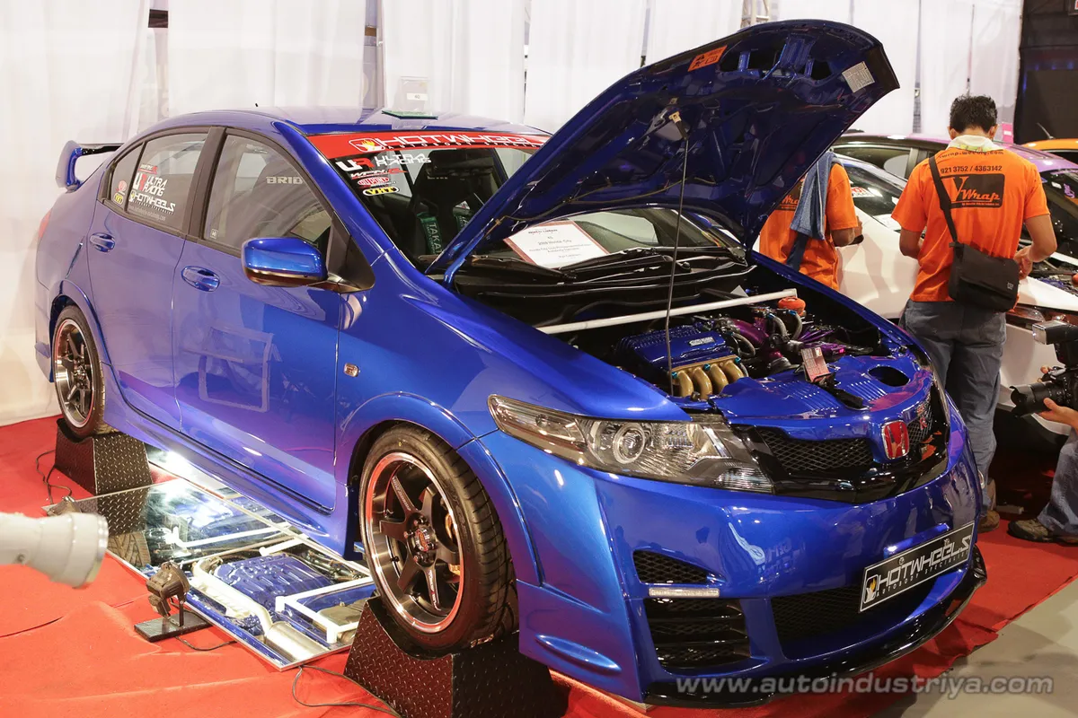2012 Manila Auto Salon sizzles it up at SMX