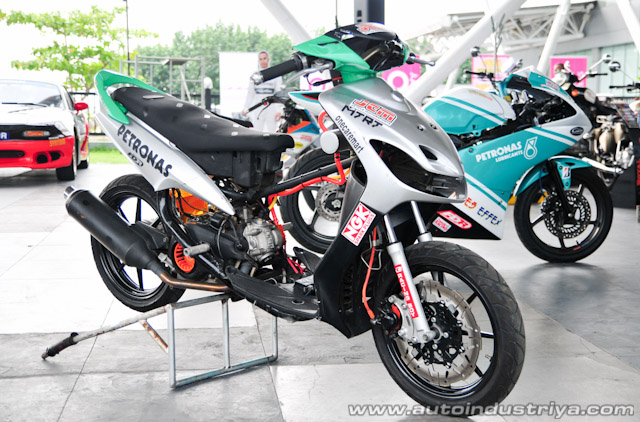 Petronas Liquid and Metal in Motion