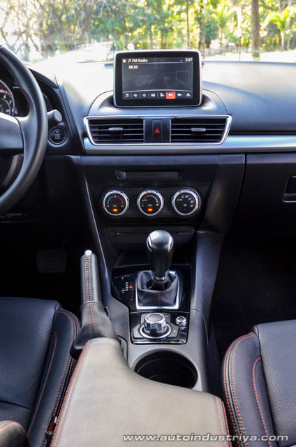 2015 Mazda3 2.0R SkyActiv-G 4-door