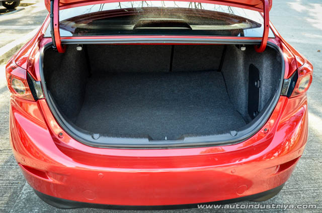 2015 Mazda3 2.0R SkyActiv-G 4-door