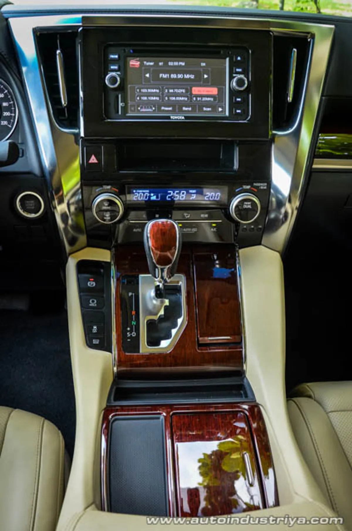 2015 Toyota Alphard V6