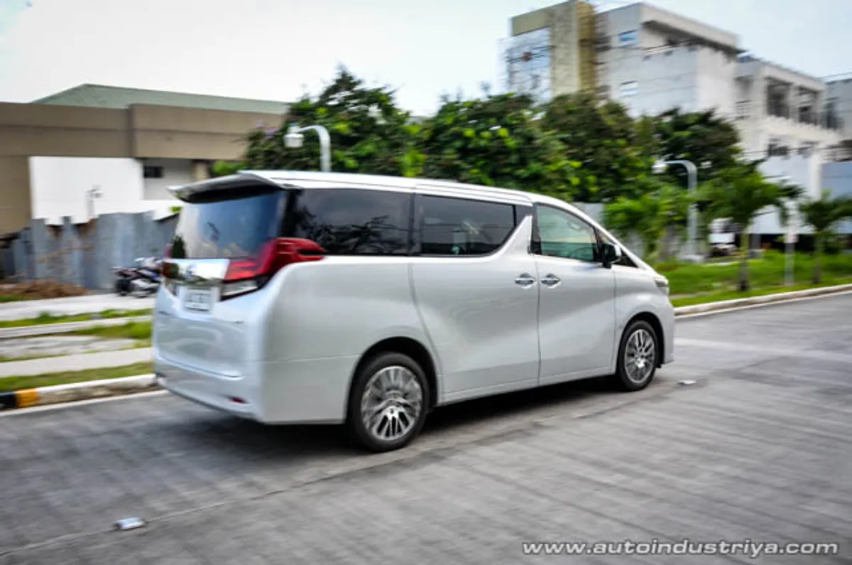2015 Toyota Alphard V6