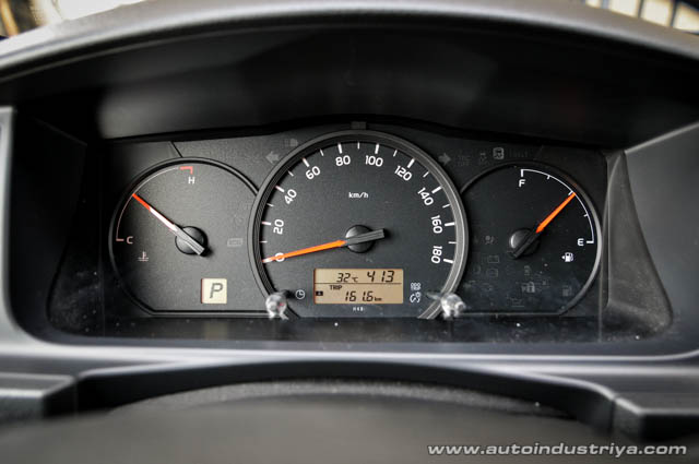 2015 Toyota Hiace Super Grandia LXV