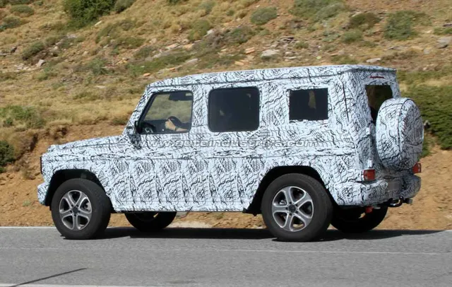 Auto G Spied: Next-gen Mercedes-Benz G-Class undergoing road tests ...