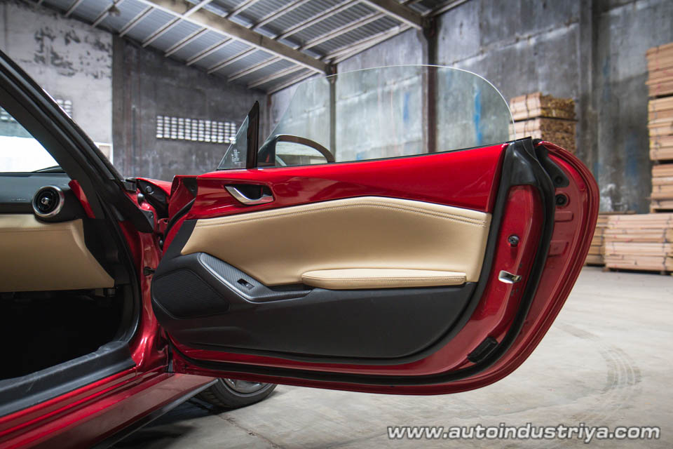 2016 Mazda MX-5 2.0 SkyActiv-G Coupe AT