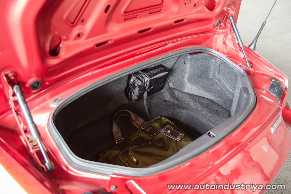 2016 Mazda MX-5 2.0 SkyActiv-G Coupe AT