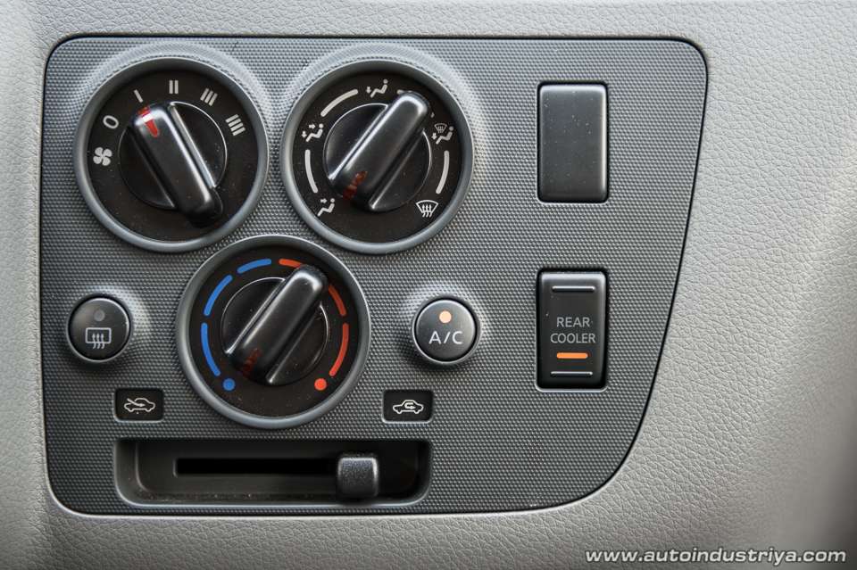 2018 Nissan Urvan Premium A/T