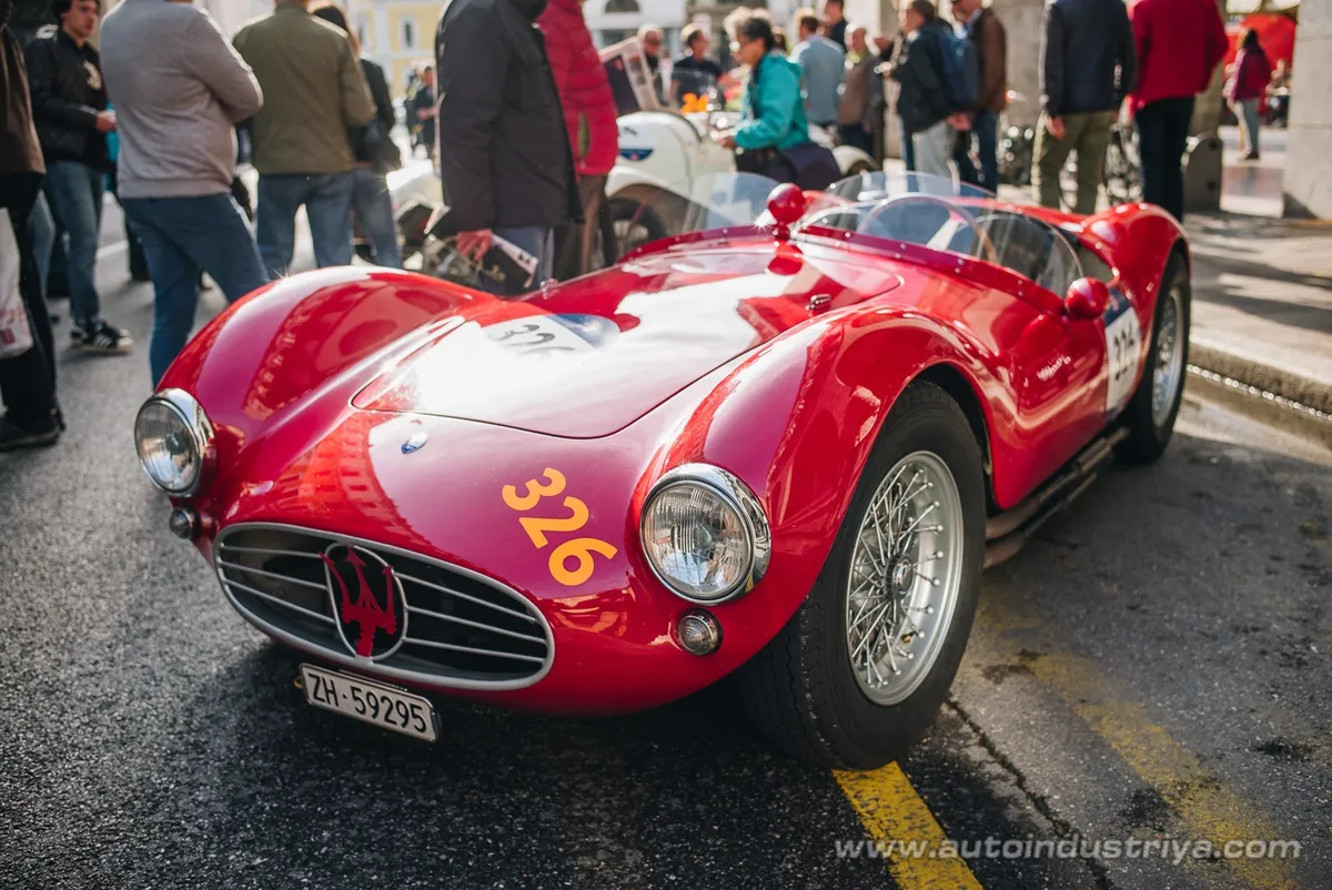 Molto belle = very beautiful