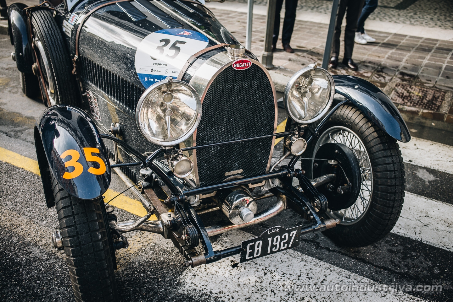 Molto belle = very beautiful