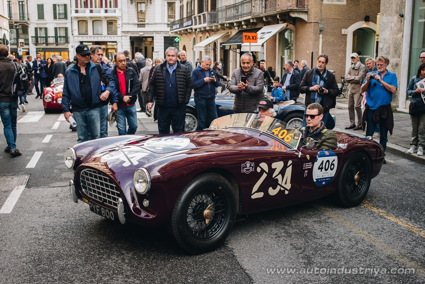 Molto belle = very beautiful