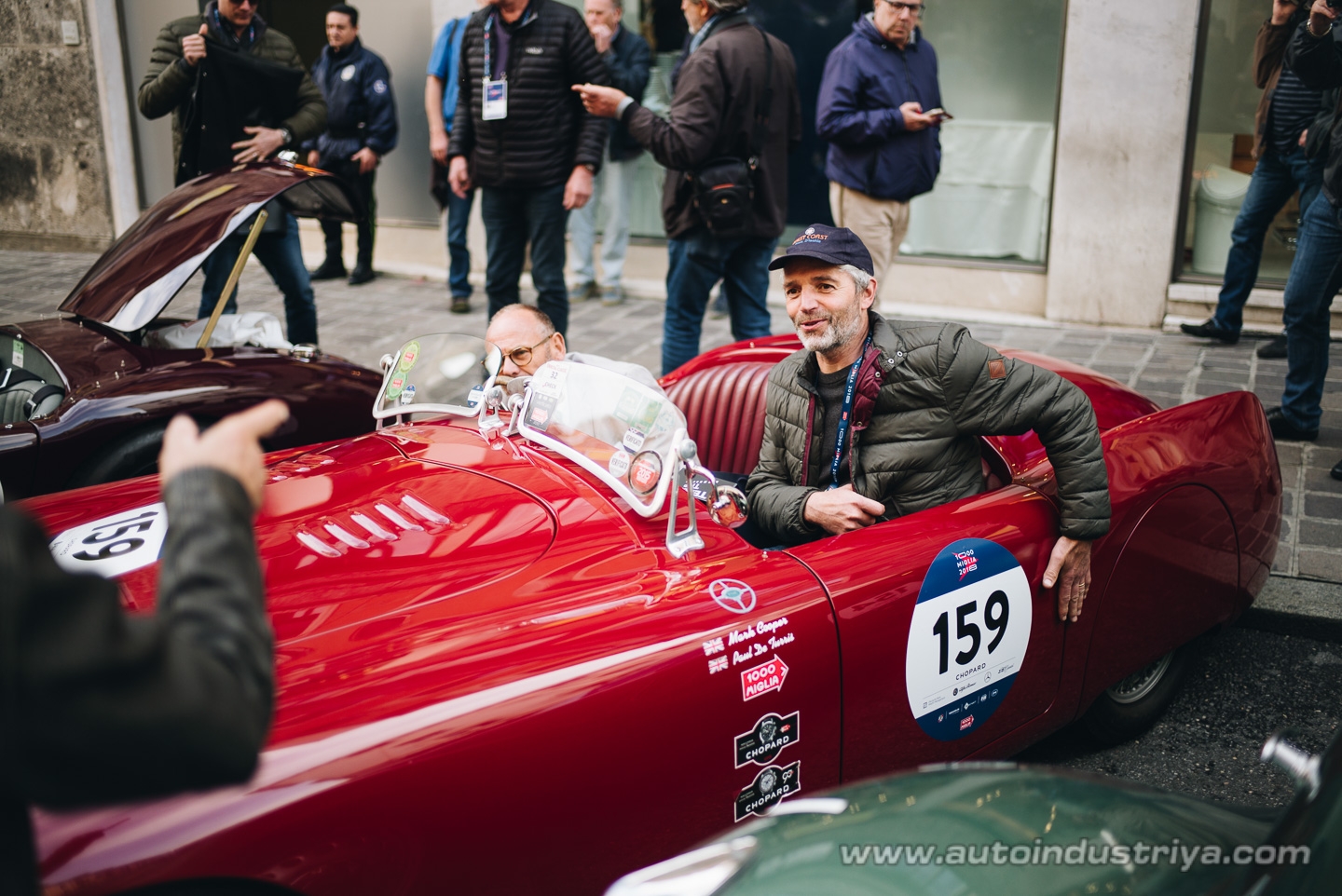 Molto belle = very beautiful