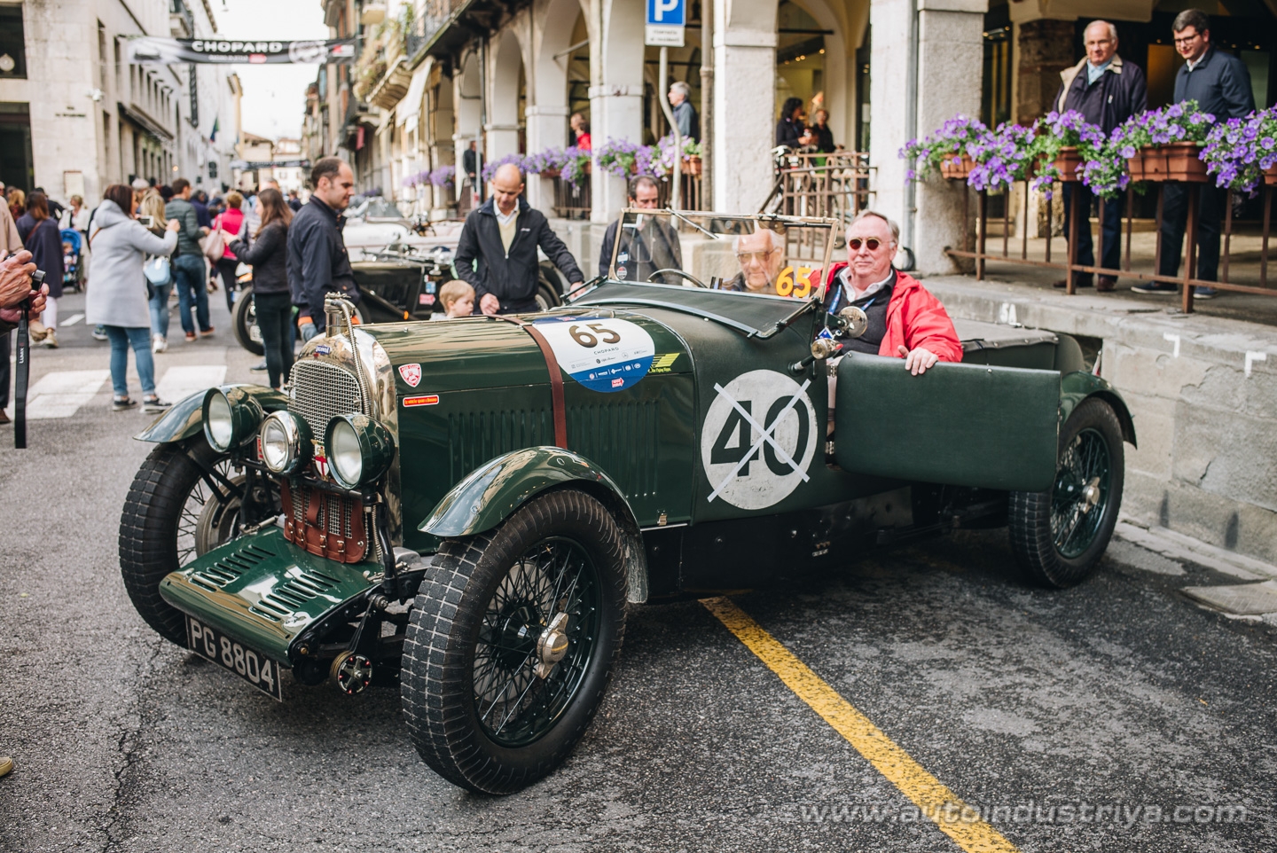 Molto belle = very beautiful