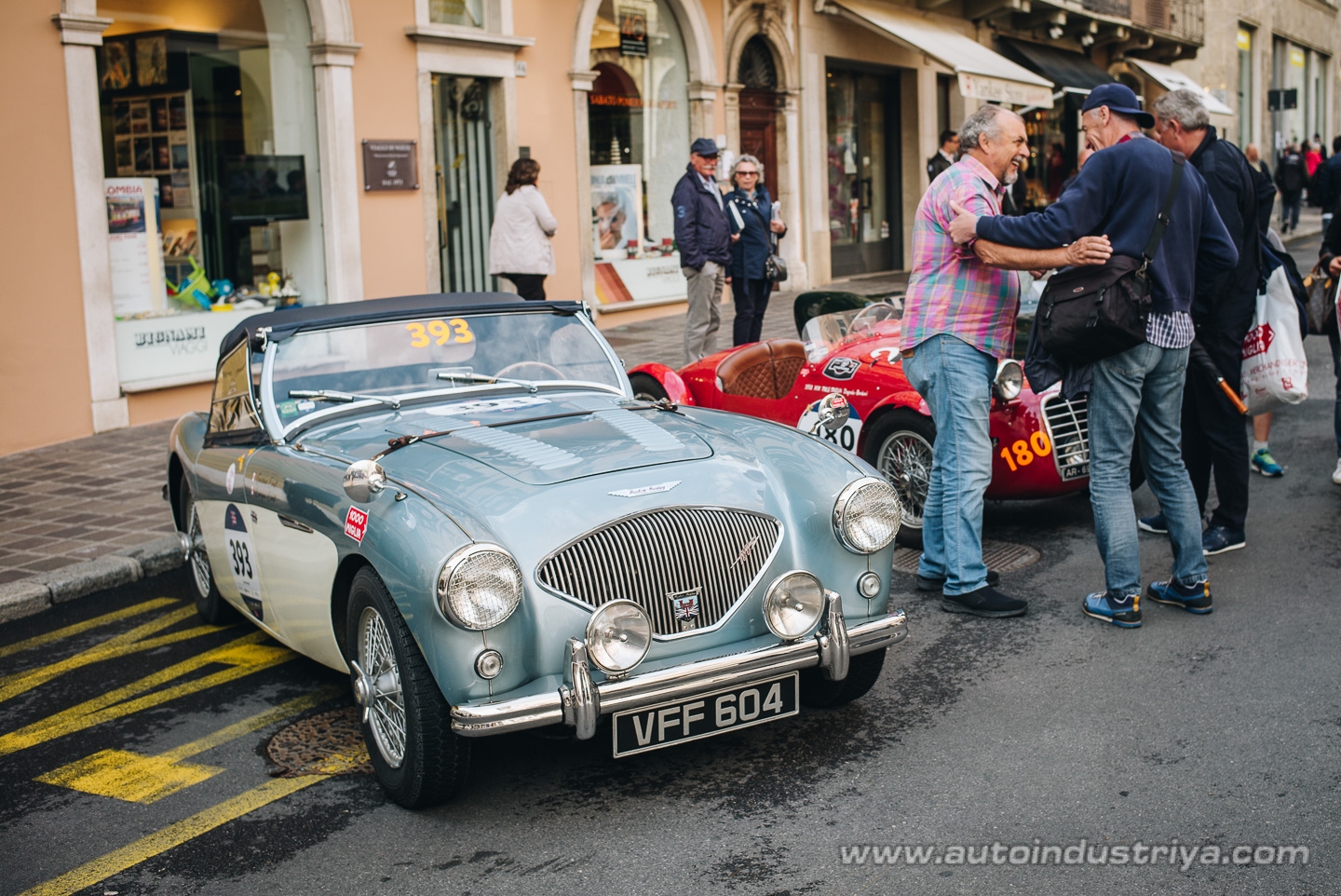 Molto belle = very beautiful