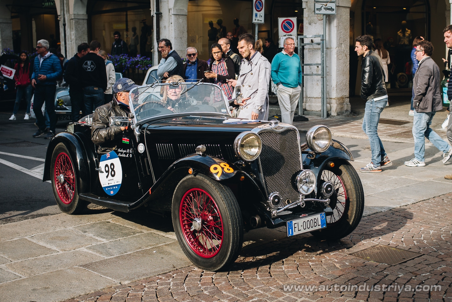 Molto belle = very beautiful