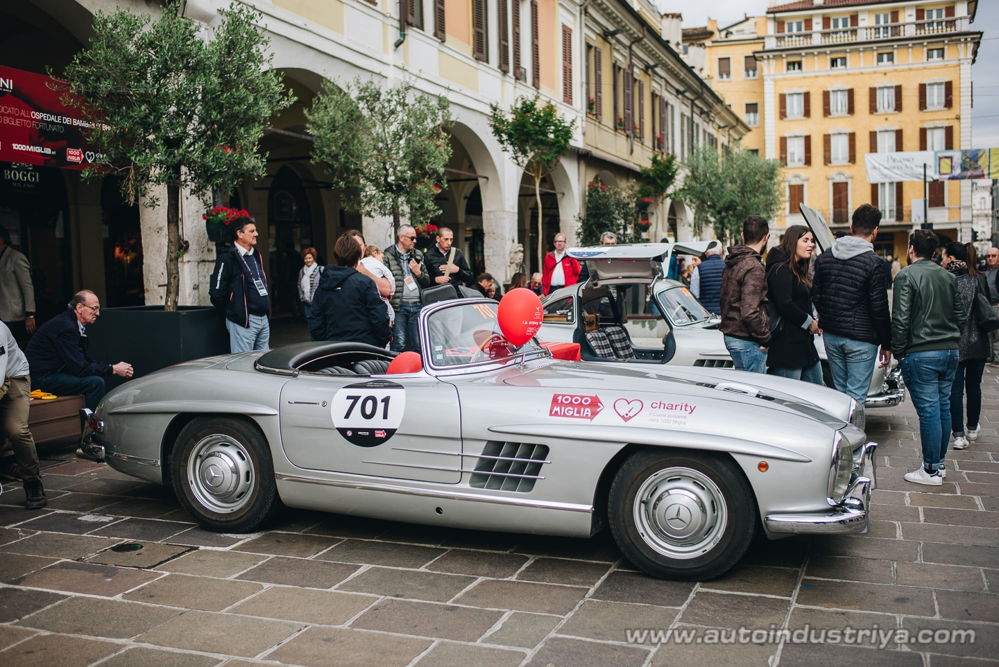 Molto belle = very beautiful