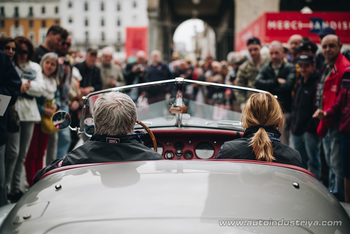 Molto belle = very beautiful