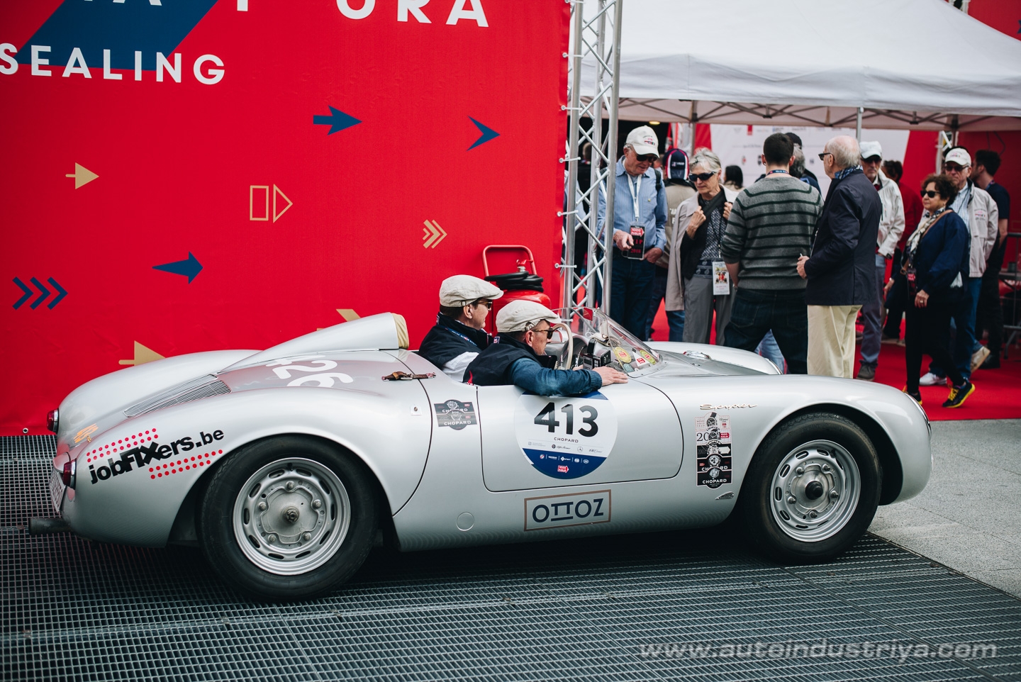 Molto belle = very beautiful