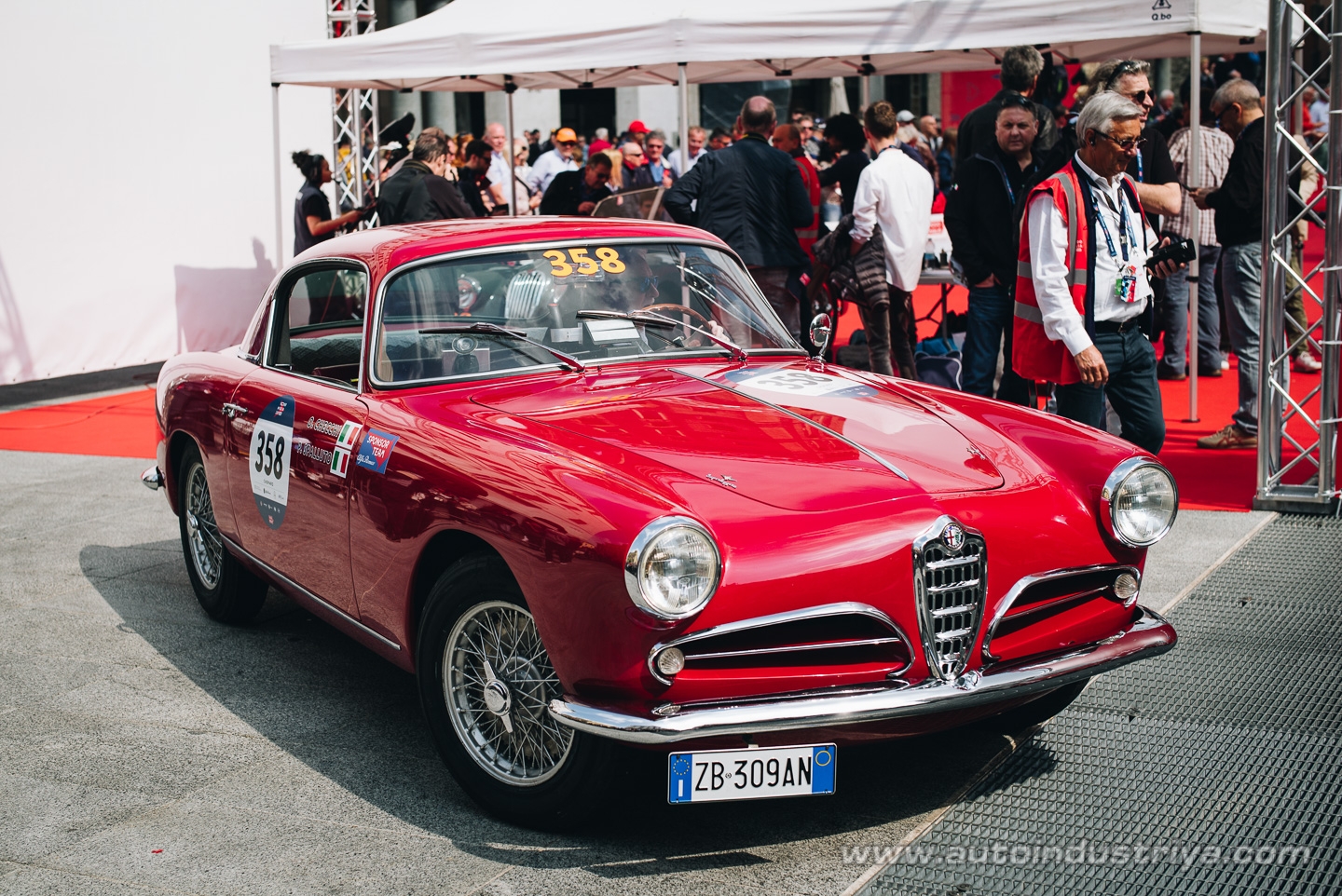 Molto belle = very beautiful