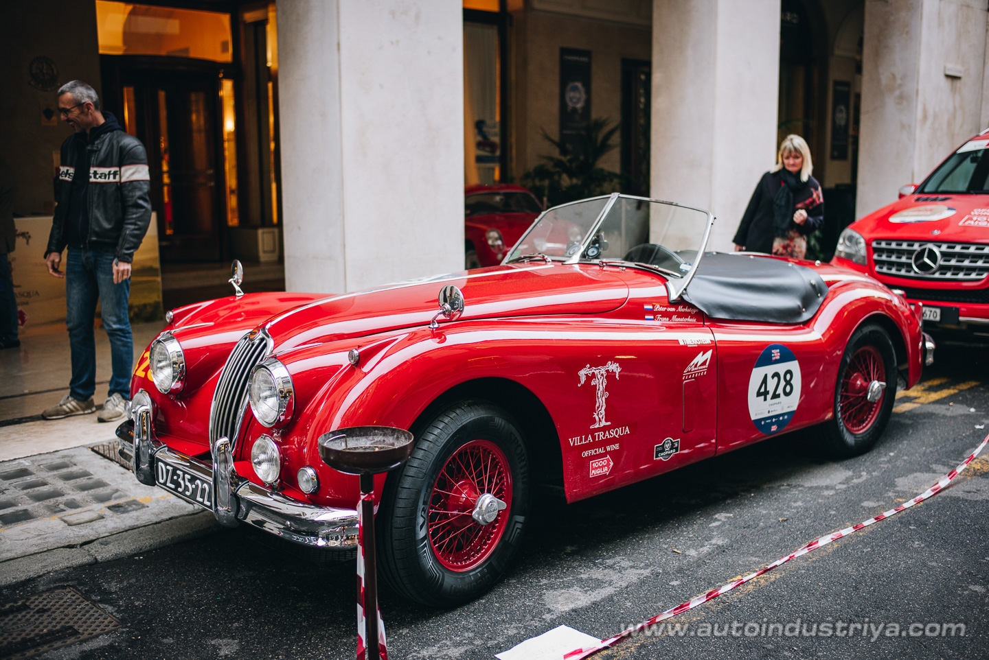 Molto belle = very beautiful