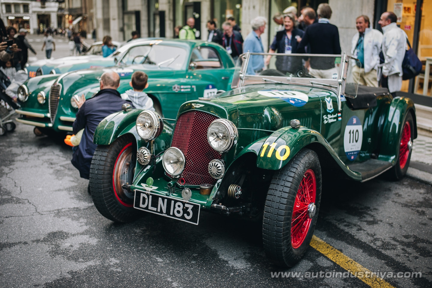 Molto belle = very beautiful