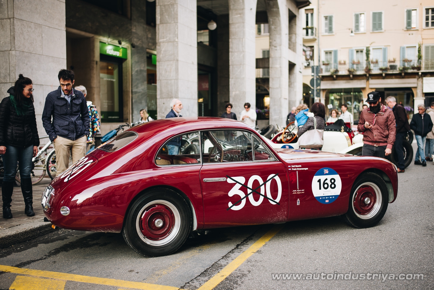 Molto belle = very beautiful