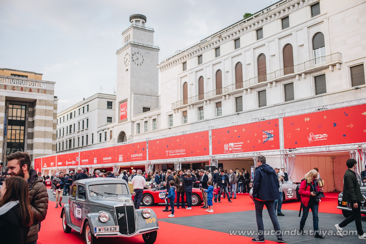 Molto belle = very beautiful